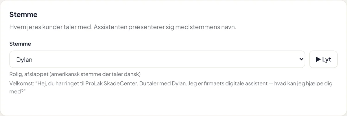Indstillingen Stemme i Phonomia: Dylan er valgt, med en knap til at lytte og velkomsten skrevet ud.